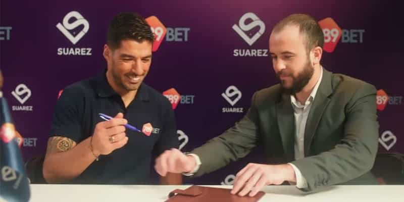 Suarez cùng CEO 789BET ký kết trở thành đại sứ hình ảnh